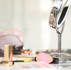 izza makeup artist
